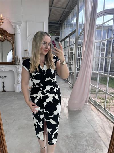 Drapeli Düğme Detaylı Siyah Beyaz Elbise