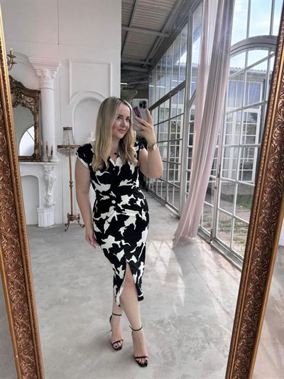 Drapeli Düğme Detaylı Siyah Beyaz Elbise