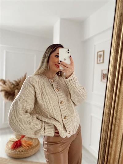 Düğme Detay Yumoş Yün Hirka Krem