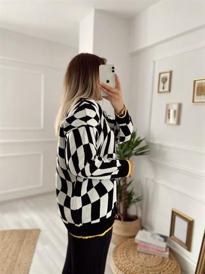 Düğmeli Desenli Siyah Beyaz Hirka