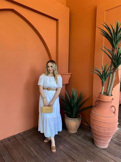 Gipeli Fisto İşlemeli Hasır Kemerli Beyaz Elbise