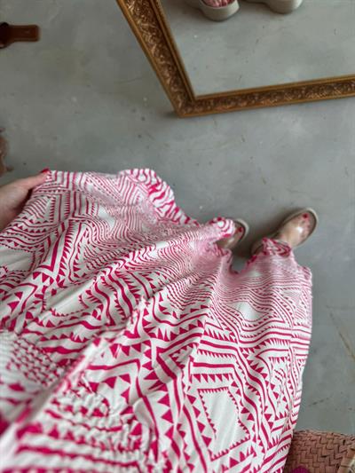 Gipeli Pembe Desenli Elbise