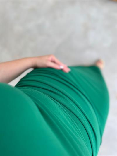 Gold Detay Broşlu Drapeli Krep Elbise Zümrüt Yeşil