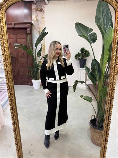 Gold Düğmeli Siyah Beyaz Triko Elbise