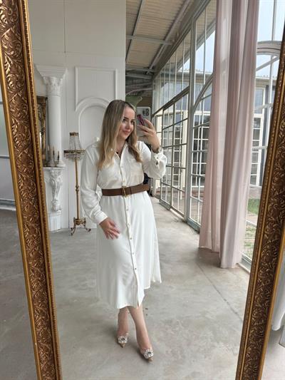 Gold Düğmeli Taba Kemerli Beyaz Elbise