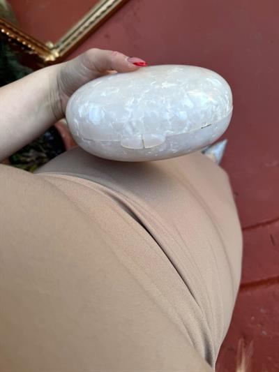 Gül Aksesuarlı Krep Kumaş Elbise Bej