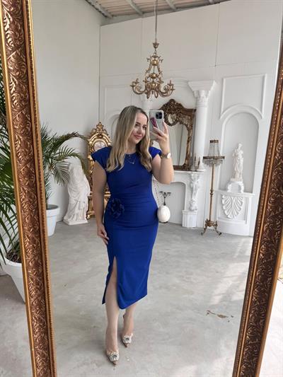 Gül Broş Detaylı Vatkalı Krep Elbise Saks Mavi