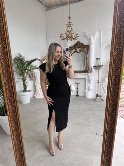 Gül Broş Detaylı Vatkalı Krep Elbise Siyah