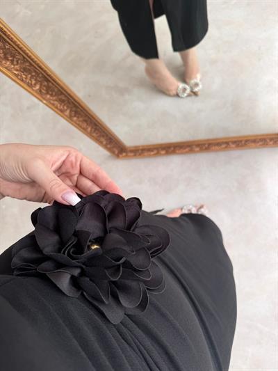 Gül Broş Detaylı Vatkalı Krep Elbise Siyah
