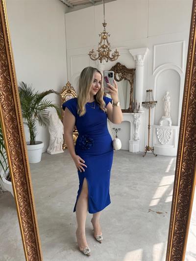 Gül Broş Detaylı Vatkalı Krep Elbise Saks Mavi
