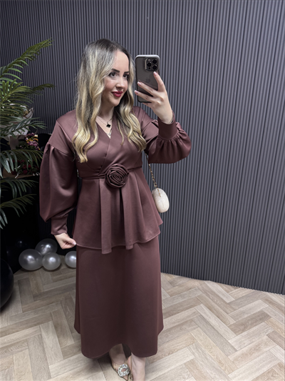 Gül Detaylı Etekli Takım Acı Kahve