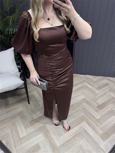 Güldefne Balon Kol Drapeli Özel Saten Kumaş Elbise Acı Kahve