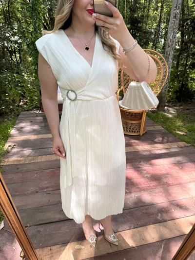 Gümüş Tokalı Vatkalı Pilise Beyaz Elbise