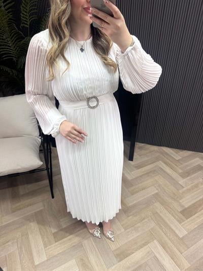 Hürrem Gümüş Tokalı Tasarım Pilise Şifon Kumaş Elbise Beyaz