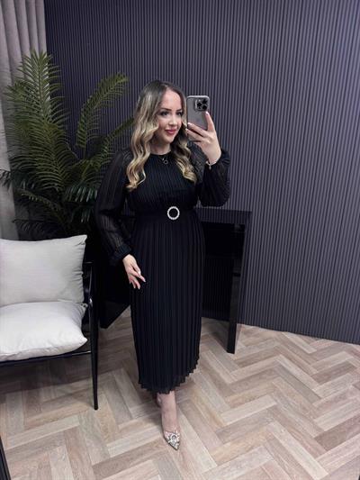 Hürrem Gümüş Tokalı Tasarım Pilise Şifon Kumaş Elbise Siyah