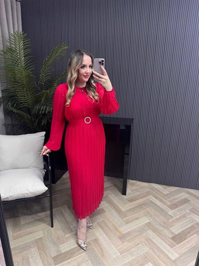 Hürrem Gümüş Tokalı Tasarım Pilise Şifon Kumaş Elbise Kırmızı
