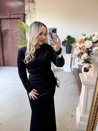 İsabel Gül Detaylı Drapeli Tasarım Kadife Elbise Siyah