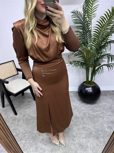 Kayla Özel Tasarım Vatkalı Saten Elbise Kahverengi