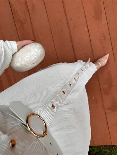 Kemerli Düğmeli Pilise Elbise Beyaz