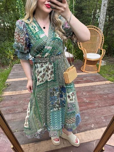 Kolları Lastikli Kemerli Yeşil Desenli Şifon Elbise