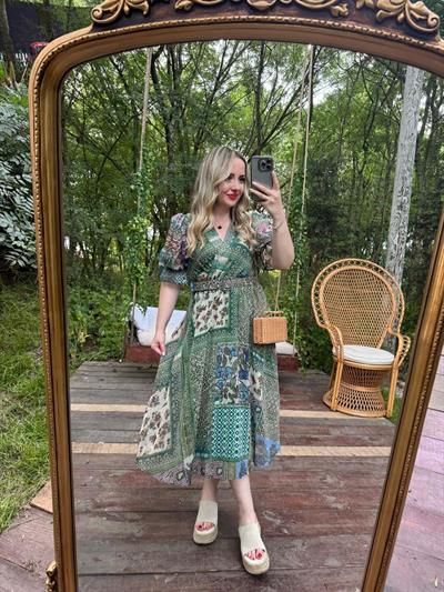 Kolları Lastikli Kemerli Yeşil Desenli Şifon Elbise