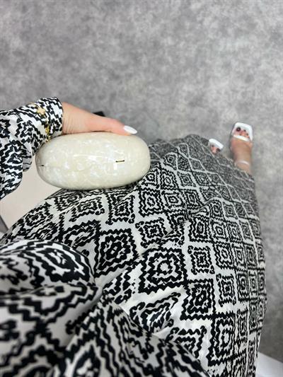 Kruvaze Model İpek Saten Siyah Beyaz Elbise