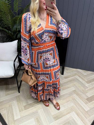 Kruvaze Yaka Model Arkası Lastıklı Desenli Elbise