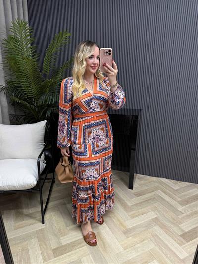 Kruvaze Yaka Model Arkası Lastıklı Desenli Elbise