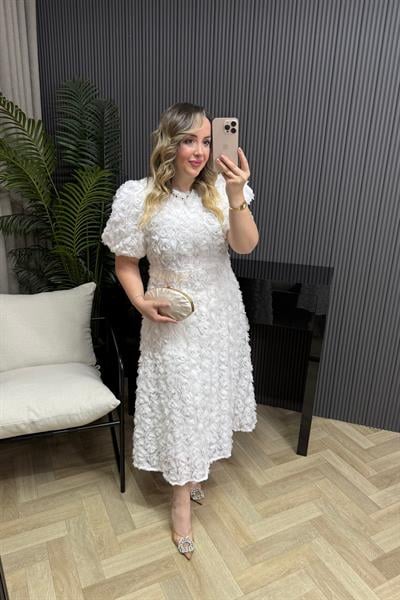 Laura Üç Boyutlu Güllü Elbise Beyaz