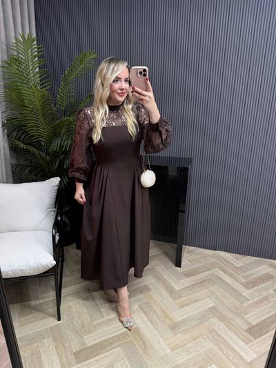 Lenya Dantel Detaylı Büzgülü Elbise Acı Kahve