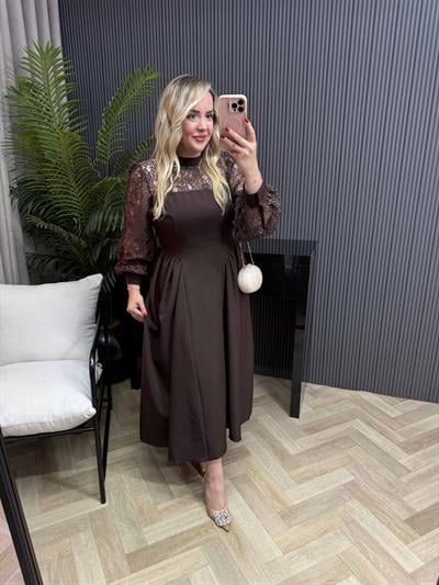Lenya Dantel Detaylı Büzgülü Elbise Acı Kahve