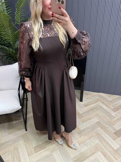 Lenya Dantel Detaylı Büzgülü Elbise Acı Kahve