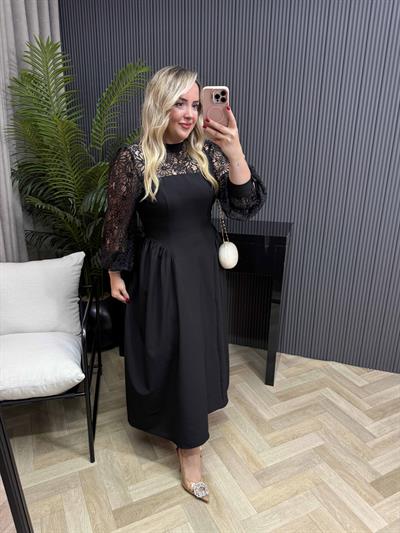 Lenya Dantel Detaylı Büzgülü Elbise Siyah