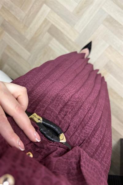 Lona Pilise Kumaş Kemerli Şifon Elbise Bordo