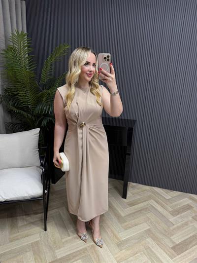 Loye Gold Detaylı Drapeli Elbise Bej