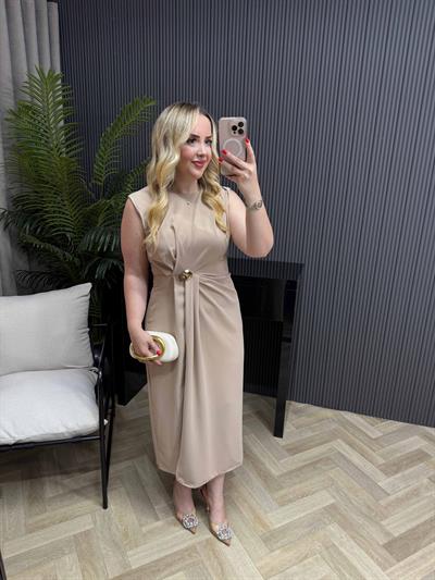 Loye Gold Detaylı Drapeli Elbise Bej