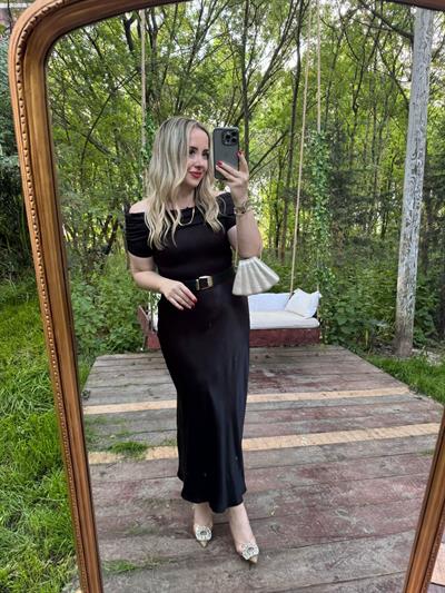 Madonna Yaka Garnili Eteği Saten Tasarım Kemerli Elbise