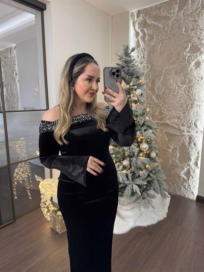 Madonna Yaka Payet Detaylı Kadife Kalem Elbise