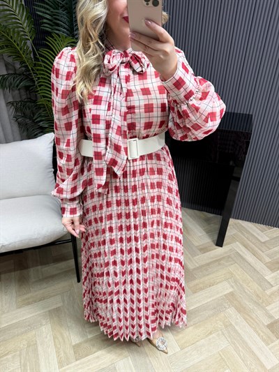 Manolya Boyundan Bağlama Detaylı Kemerli Şifon Elbiseler Pembe 