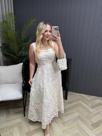 Mariela Üç Boyutlu Çiçekli İthal Tasarım Elbise