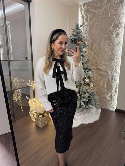 Marka Model Fiyonk Detaylı Beyaz Ceket