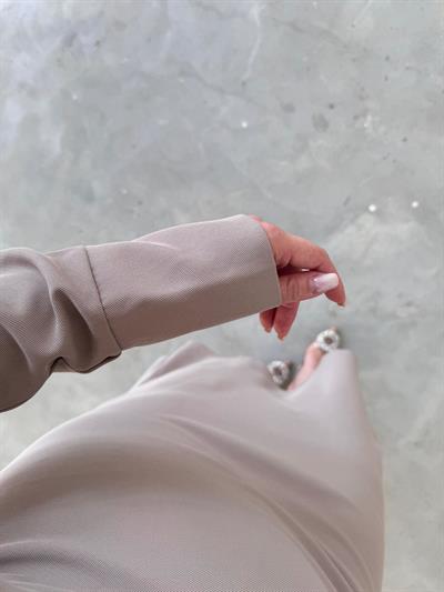 Marley Vatkalı Bel Oturtmalı Gold Düğme Detaylı Bej Elbise