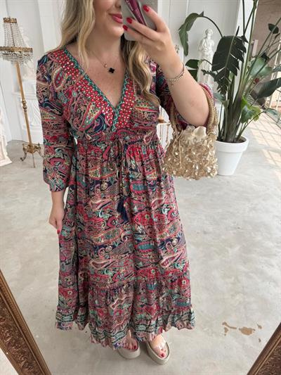 Maya Yaka Taşlı İthal İpek Saten Elbise Kırmızı Lacivert Desenli