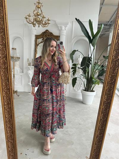 Maya Yaka Taşlı İthal İpek Saten Elbise Kırmızı Lacivert Desenli