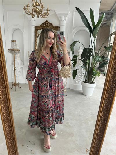 Maya Yaka Taşlı İthal İpek Saten Elbise Kırmızı Lacivert Desenli