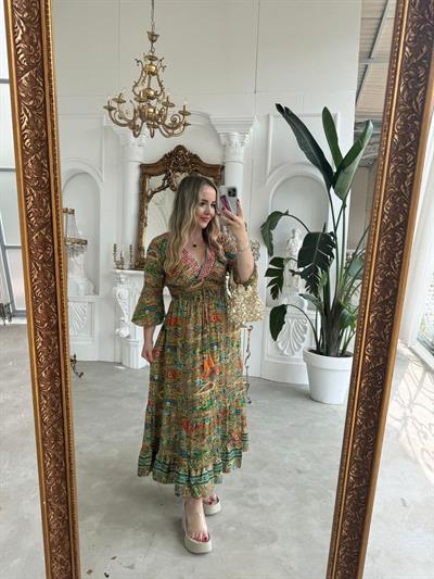 Maya Yaka Taşlı İthal İpek Saten Turuncu Desenli Elbise