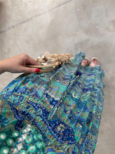 Maya Yeşil Yaka Taşlı İthal İpek Saten Elbise Yeşil-Mavi Desenli