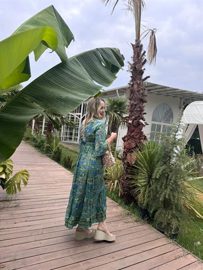 Maya Yeşil Yaka Taşlı İthal İpek Saten Elbise Yeşil-Mavi Desenli