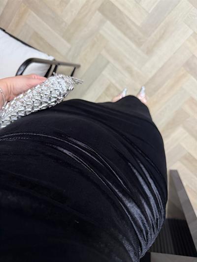 Milan Drapeli Kadife Elbise Siyah