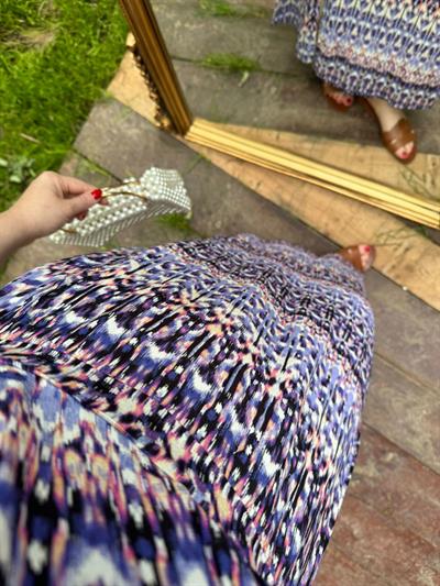 Mor Desenli Kol Detaylı Elbise